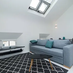 https://old-town-1-bedroom-oasis-with-ac-and-double-shower.praguehotelsweb.com