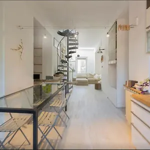 https://designterrazzo-a-5-min-dal-centro-lauras-house.italymilanhotels.net